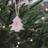 Comment éviter la chute des aiguilles du sapin de Noël?